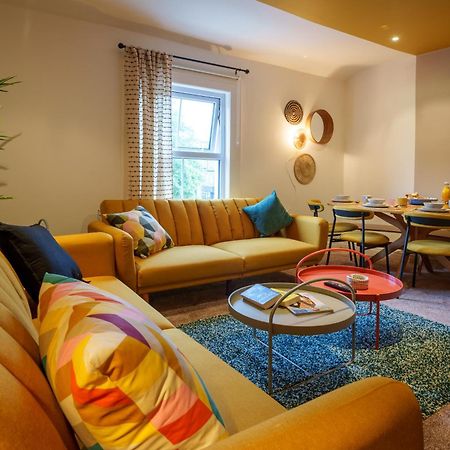 Stay With Airhgt @ Luxe Apartment In Central هاروغايت المظهر الخارجي الصورة