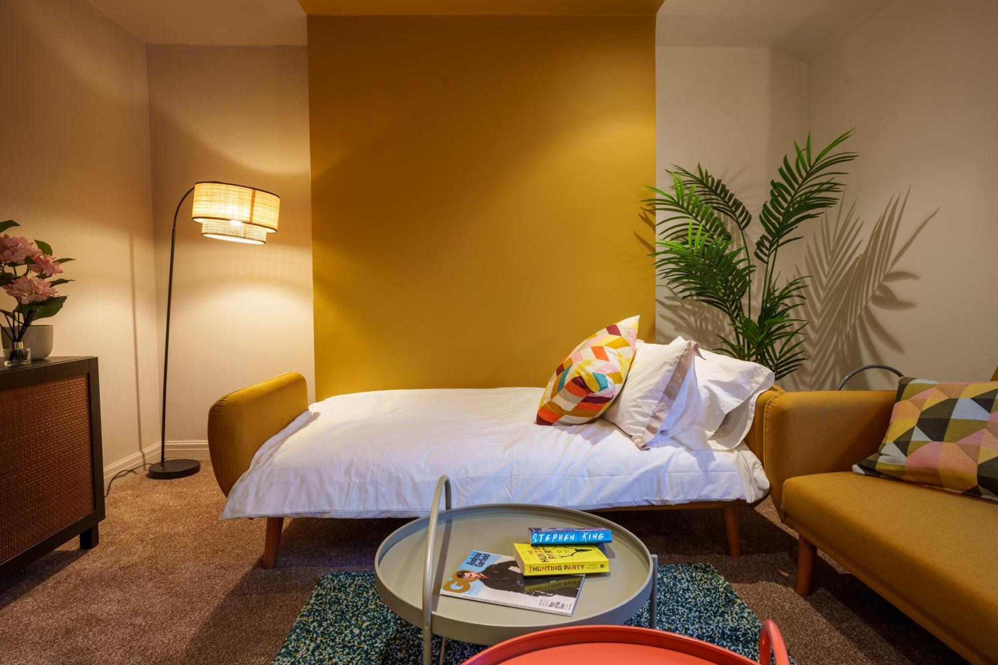 Stay With Airhgt @ Luxe Apartment In Central هاروغايت المظهر الخارجي الصورة