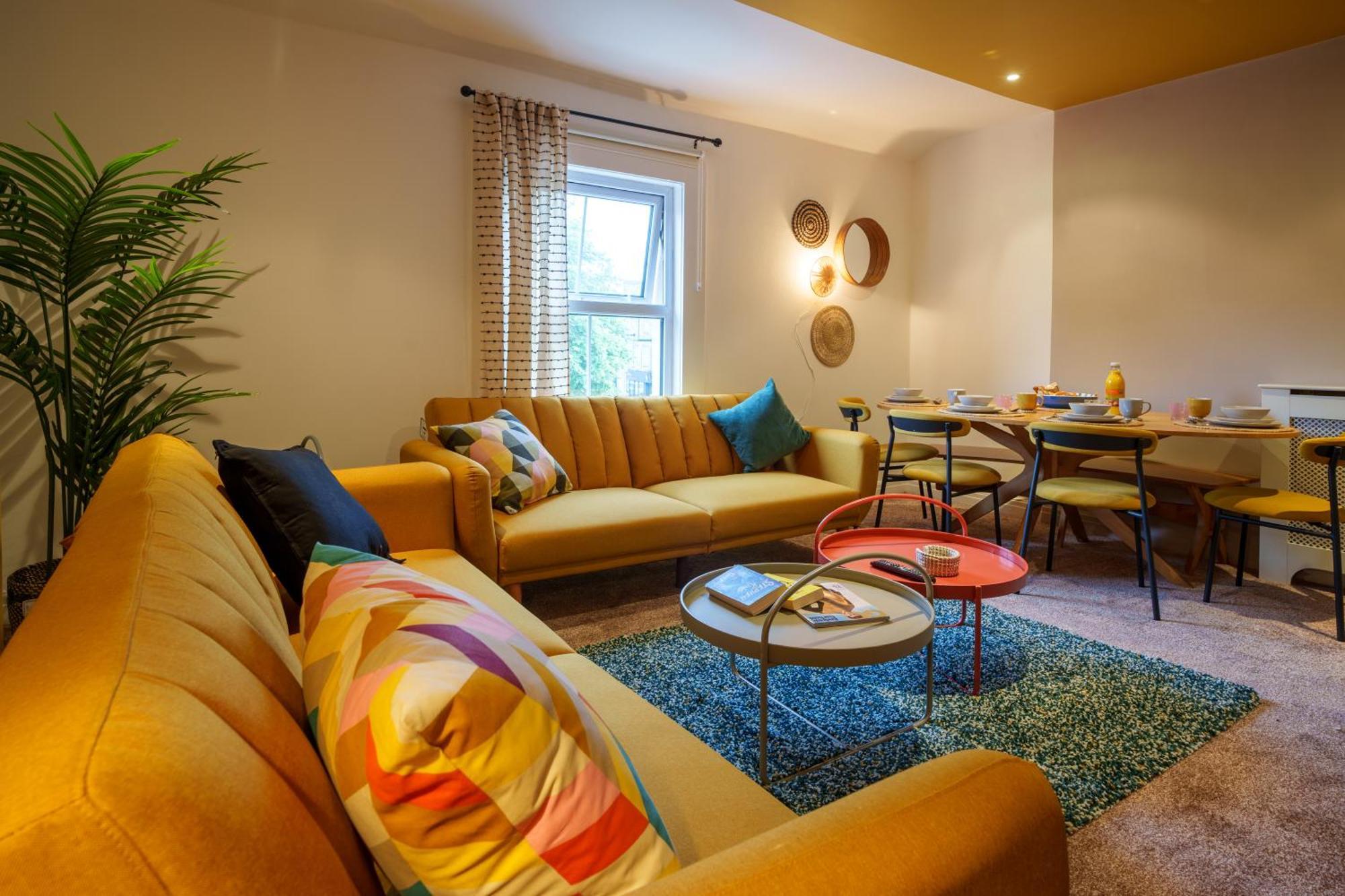 Stay With Airhgt @ Luxe Apartment In Central هاروغايت المظهر الخارجي الصورة
