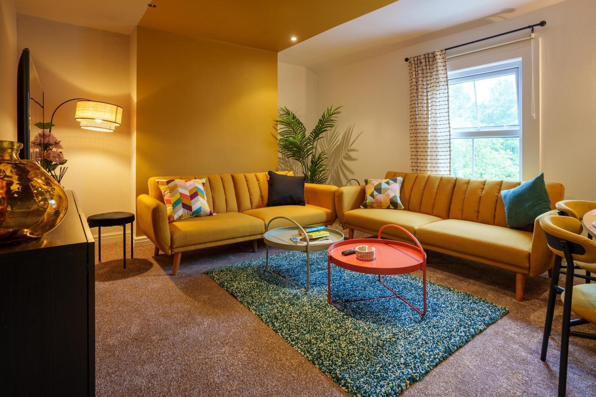 Stay With Airhgt @ Luxe Apartment In Central هاروغايت المظهر الخارجي الصورة