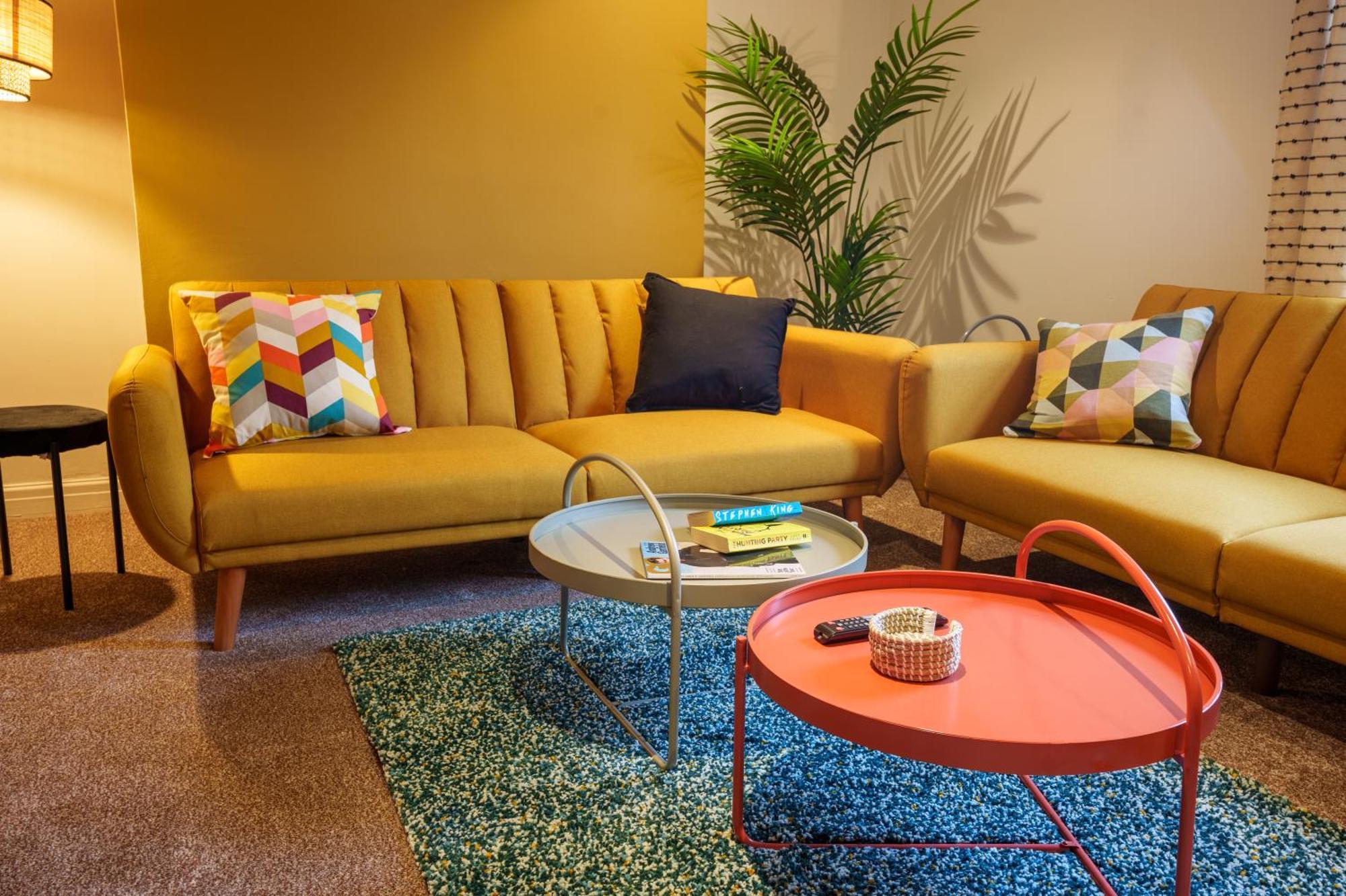 Stay With Airhgt @ Luxe Apartment In Central هاروغايت المظهر الخارجي الصورة