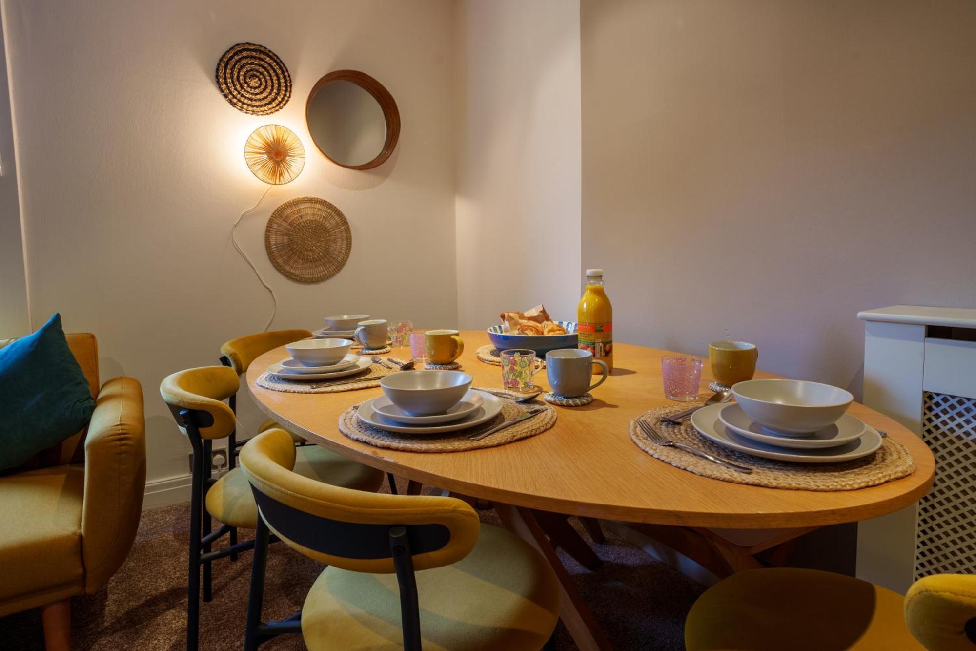 Stay With Airhgt @ Luxe Apartment In Central هاروغايت المظهر الخارجي الصورة