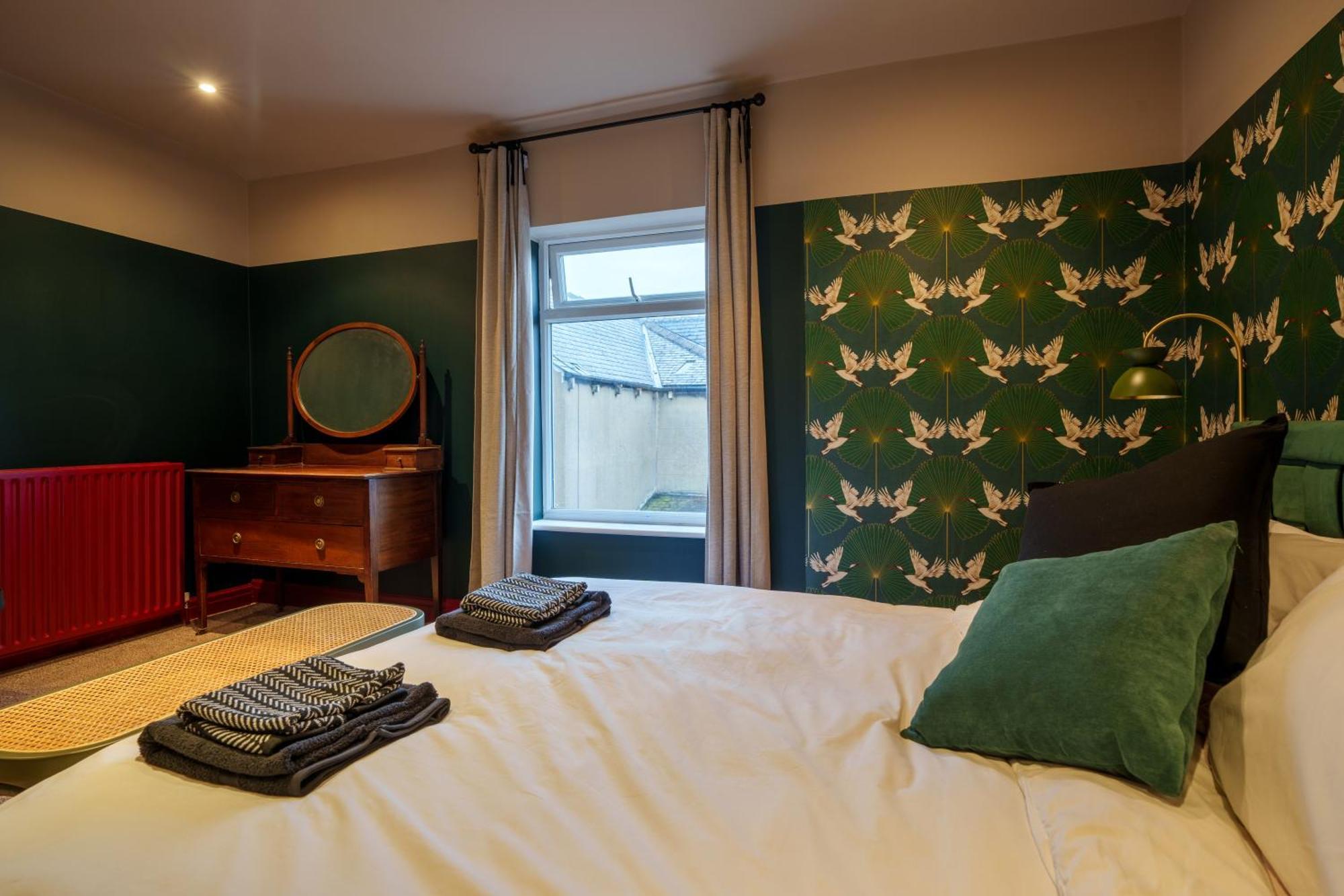 Stay With Airhgt @ Luxe Apartment In Central هاروغايت المظهر الخارجي الصورة